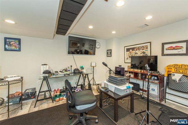 61 Heatherhill Lane, Woodcliff Lake, NJ 07677
