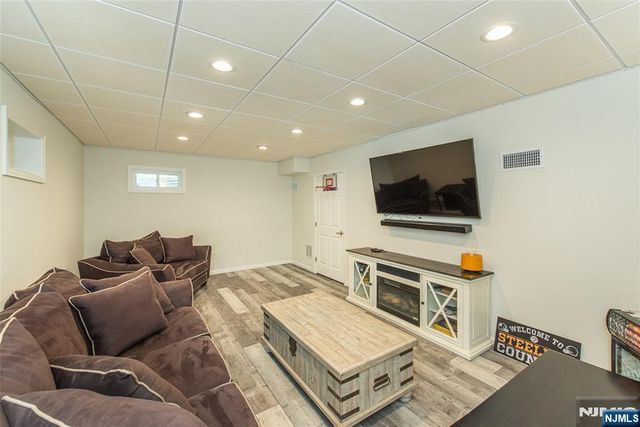61 Heatherhill Lane, Woodcliff Lake, NJ 07677