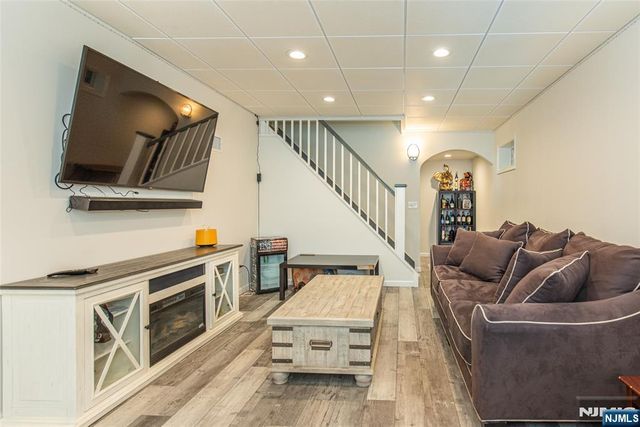 61 Heatherhill Lane, Woodcliff Lake, NJ 07677
