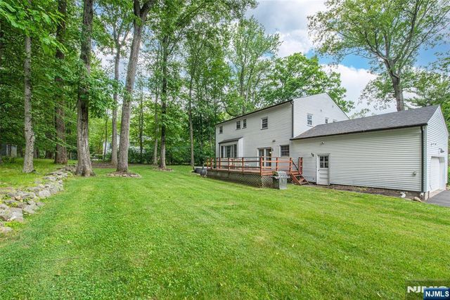 61 Heatherhill Lane, Woodcliff Lake, NJ 07677