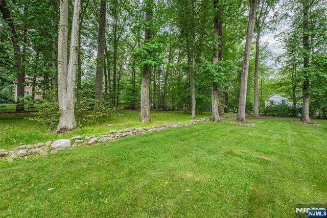 61 Heatherhill Lane, Woodcliff Lake, NJ 07677