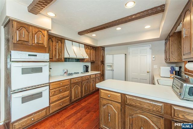 61 Heatherhill Lane, Woodcliff Lake, NJ 07677