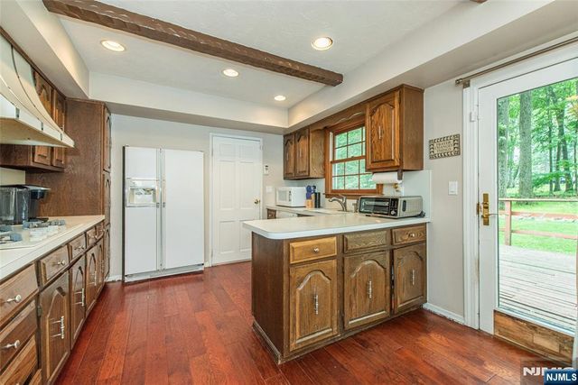 61 Heatherhill Lane, Woodcliff Lake, NJ 07677