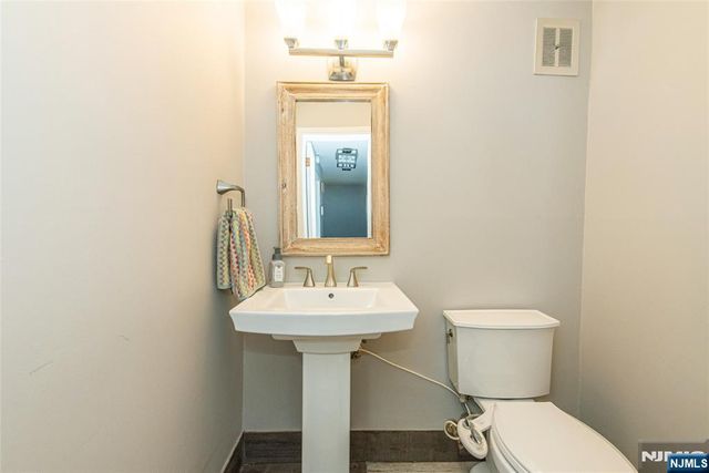 61 Heatherhill Lane, Woodcliff Lake, NJ 07677