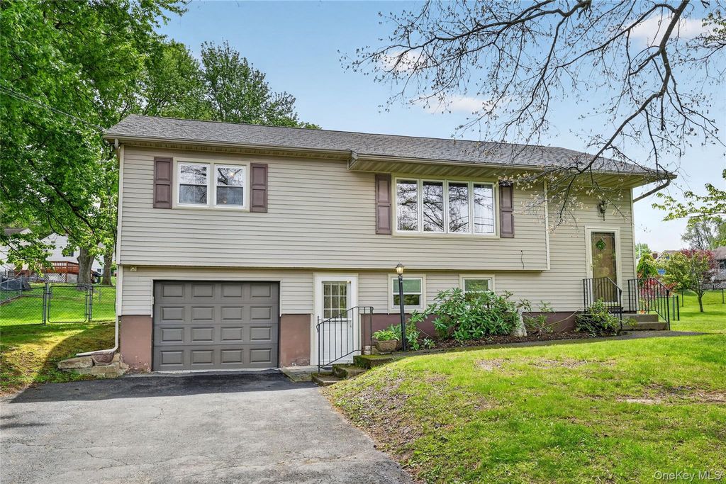 31 Monarch Drive, Newburgh, NY 12550
