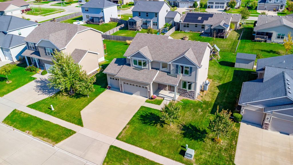 2355 SE Riverbirch Lane, Waukee, IA 50263