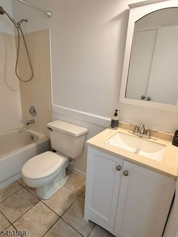 551 Clubhouse-4, Union Twp., NJ 07083