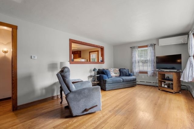 116 Kensington St, Agawam, MA 01030