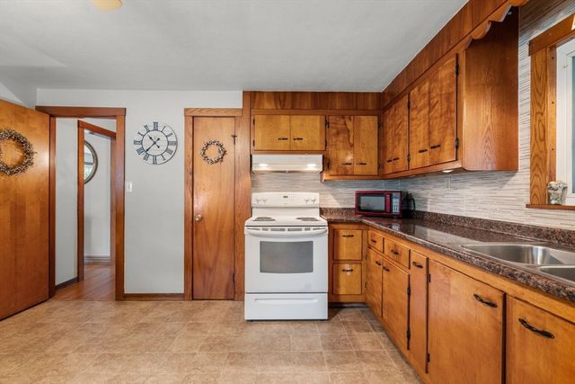 116 Kensington St, Agawam, MA 01030