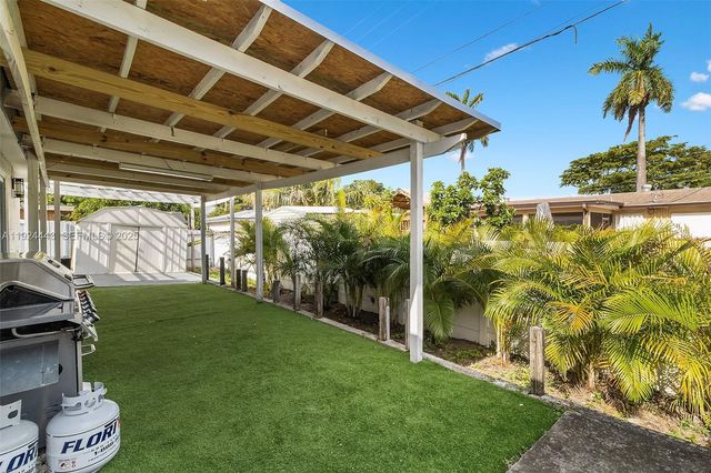 724 SW 4th Ct, Hallandale Beach, FL 33009