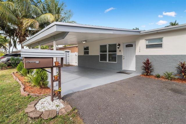 724 SW 4th Ct, Hallandale Beach, FL 33009