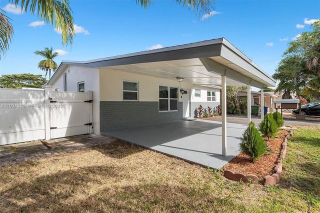 724 SW 4th Ct, Hallandale Beach, FL 33009