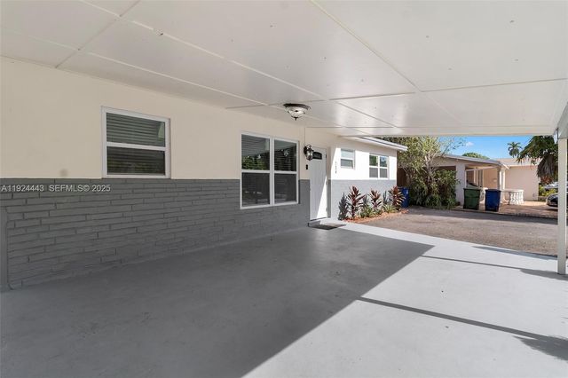 724 SW 4th Ct, Hallandale Beach, FL 33009