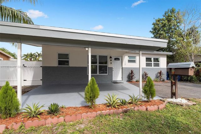 724 SW 4th Ct, Hallandale Beach, FL 33009