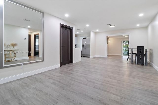 724 SW 4th Ct, Hallandale Beach, FL 33009