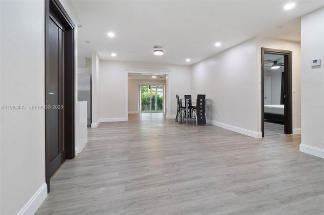 724 SW 4th Ct, Hallandale Beach, FL 33009