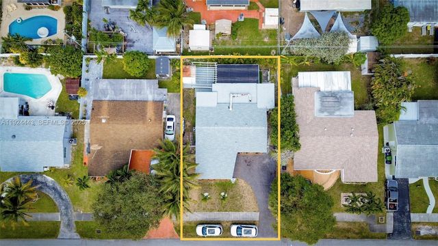 724 SW 4th Ct, Hallandale Beach, FL 33009