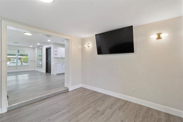 724 SW 4th Ct, Hallandale Beach, FL 33009