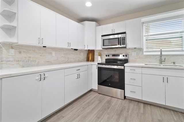 724 SW 4th Ct, Hallandale Beach, FL 33009