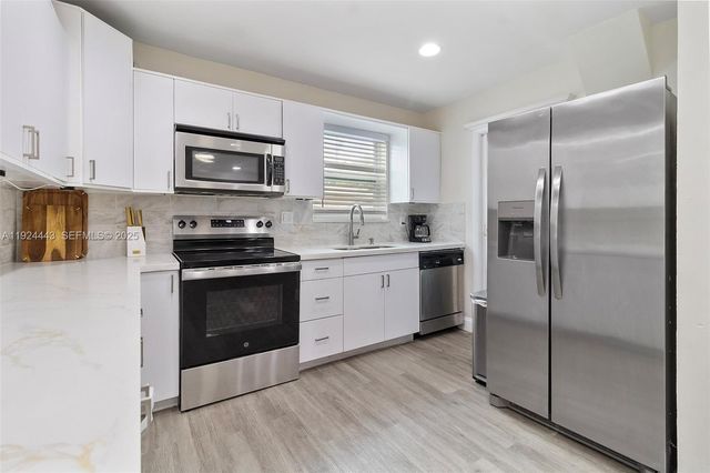 724 SW 4th Ct, Hallandale Beach, FL 33009