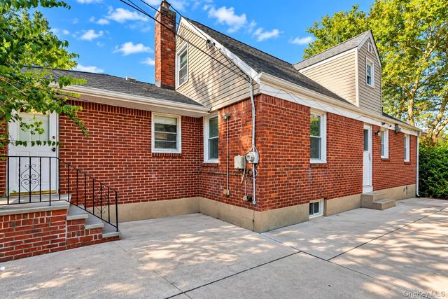 135 Sperry Boulevard, New Hyde Park, NY 11040