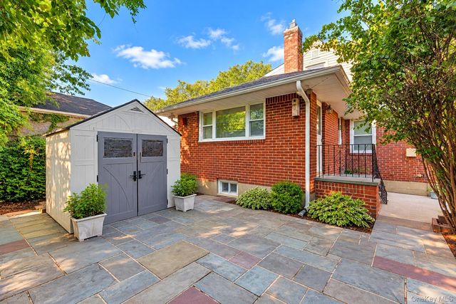 135 Sperry Boulevard, New Hyde Park, NY 11040