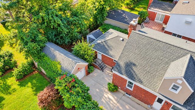 135 Sperry Boulevard, New Hyde Park, NY 11040