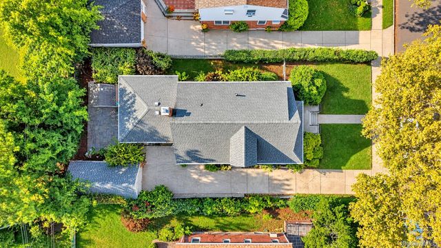 135 Sperry Boulevard, New Hyde Park, NY 11040