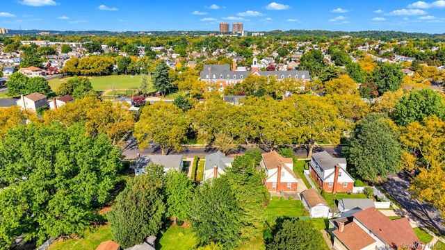 135 Sperry Boulevard, New Hyde Park, NY 11040