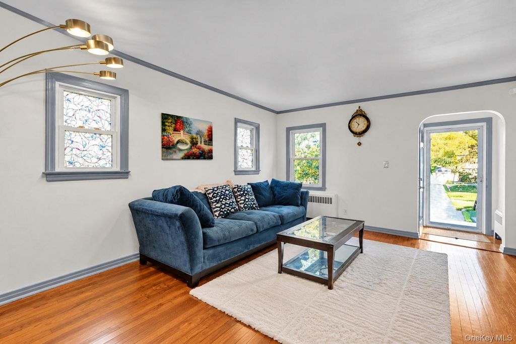 135 Sperry Boulevard, New Hyde Park, NY 11040 — photo 4