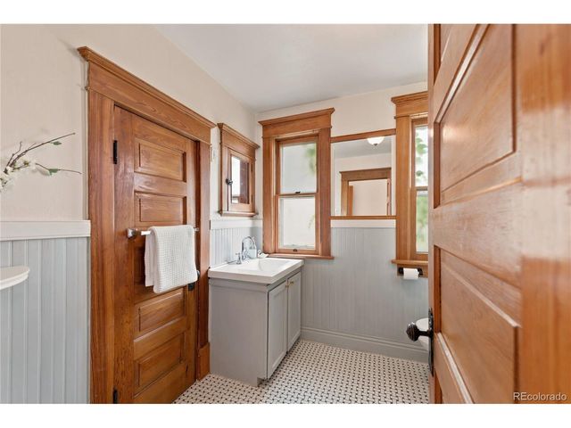 3025 Grove St, Denver, CO 80211