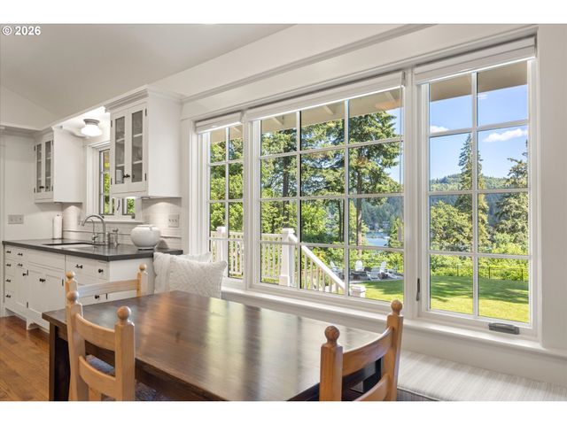 3920 UPPER Dr, Lake Oswego, OR 97035
