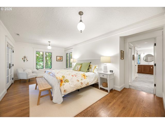 3920 UPPER Dr, Lake Oswego, OR 97035