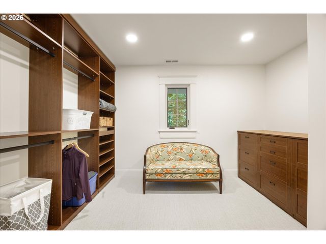 3920 UPPER Dr, Lake Oswego, OR 97035