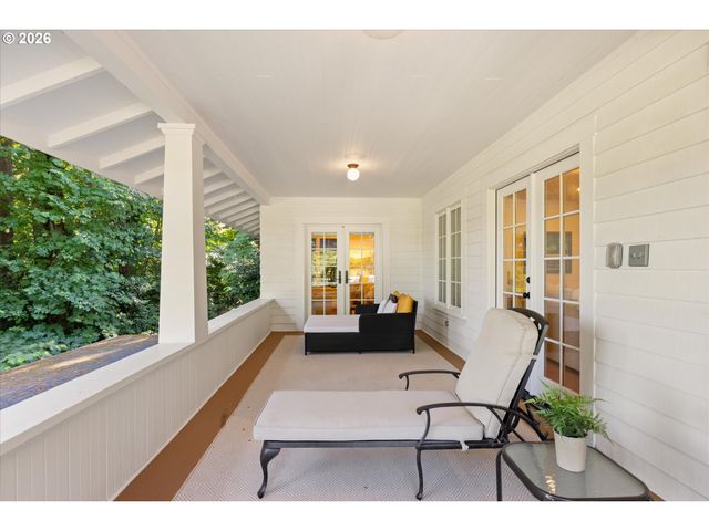 3920 UPPER Dr, Lake Oswego, OR 97035