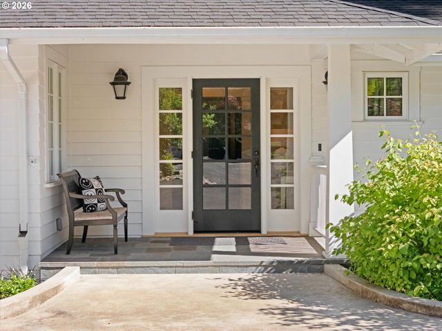3920 UPPER Dr, Lake Oswego, OR 97035