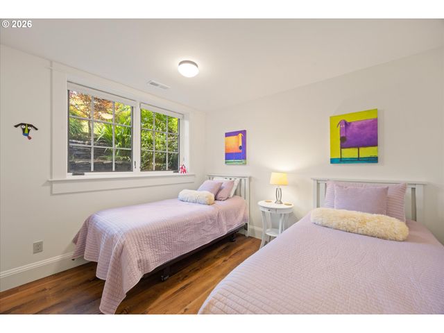 3920 UPPER Dr, Lake Oswego, OR 97035
