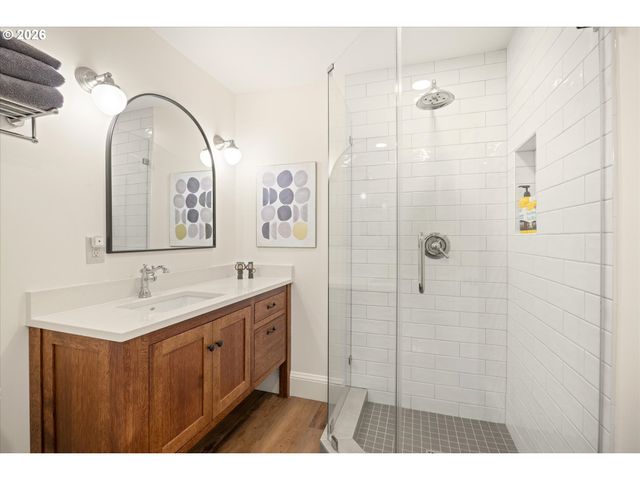 3920 UPPER Dr, Lake Oswego, OR 97035