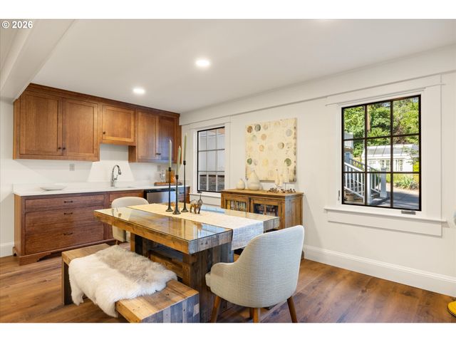 3920 UPPER Dr, Lake Oswego, OR 97035