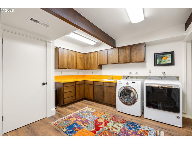 3920 UPPER Dr, Lake Oswego, OR 97035
