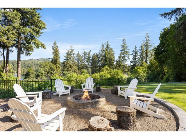 3920 UPPER Dr, Lake Oswego, OR 97035