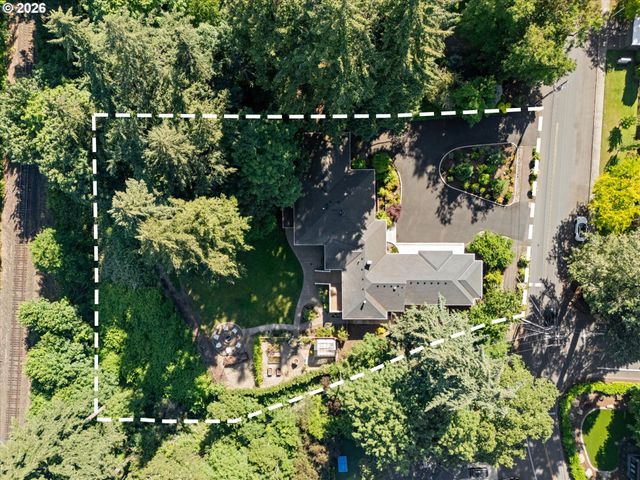 3920 UPPER Dr, Lake Oswego, OR 97035