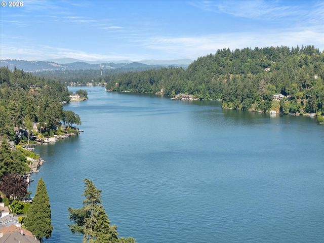 3920 UPPER Dr, Lake Oswego, OR 97035