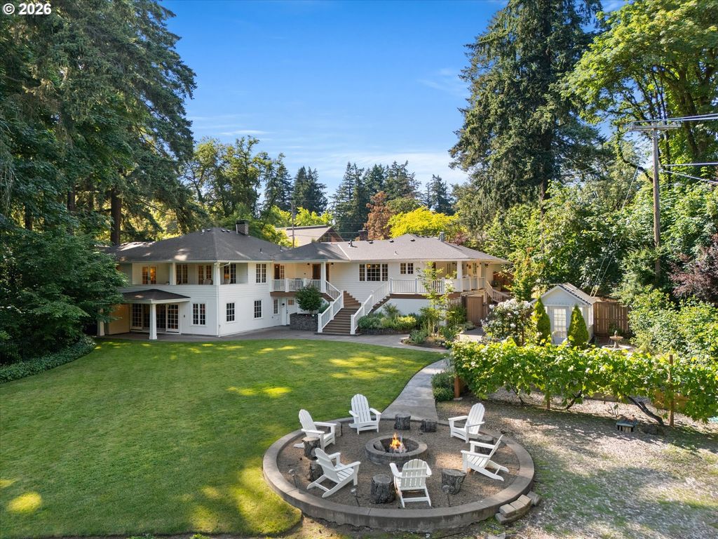 3920 UPPER Dr, Lake Oswego, OR 97035