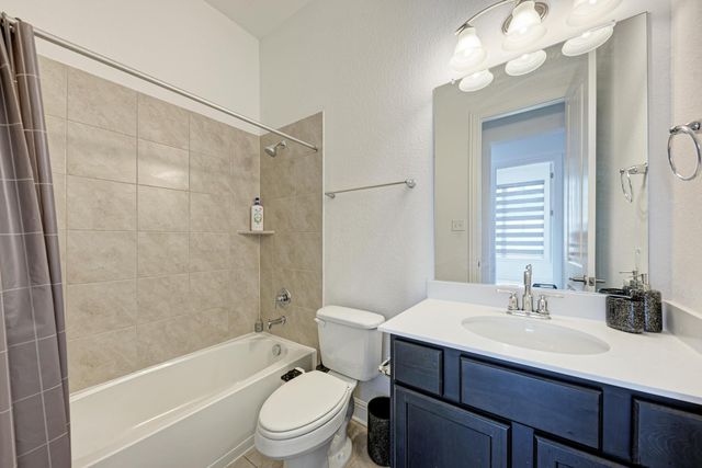 101 Caponi Fish LN, Hutto, TX 78634