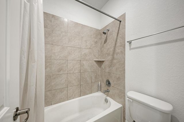 101 Caponi Fish LN, Hutto, TX 78634