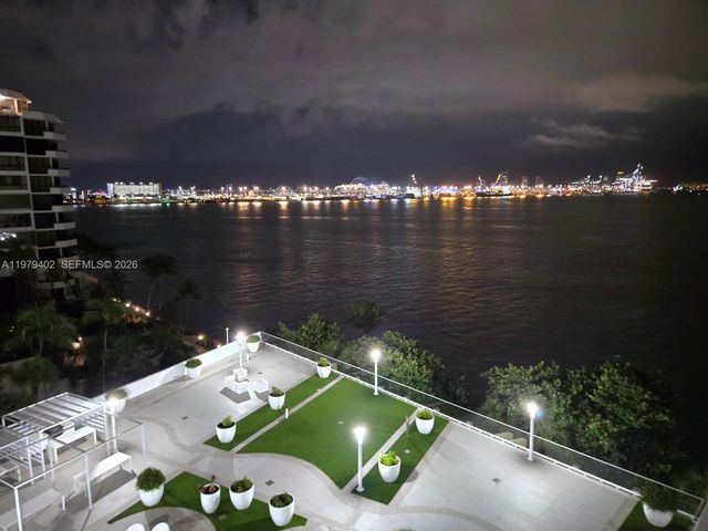 770 Claughton Island Dr 911, Miami, FL 33131