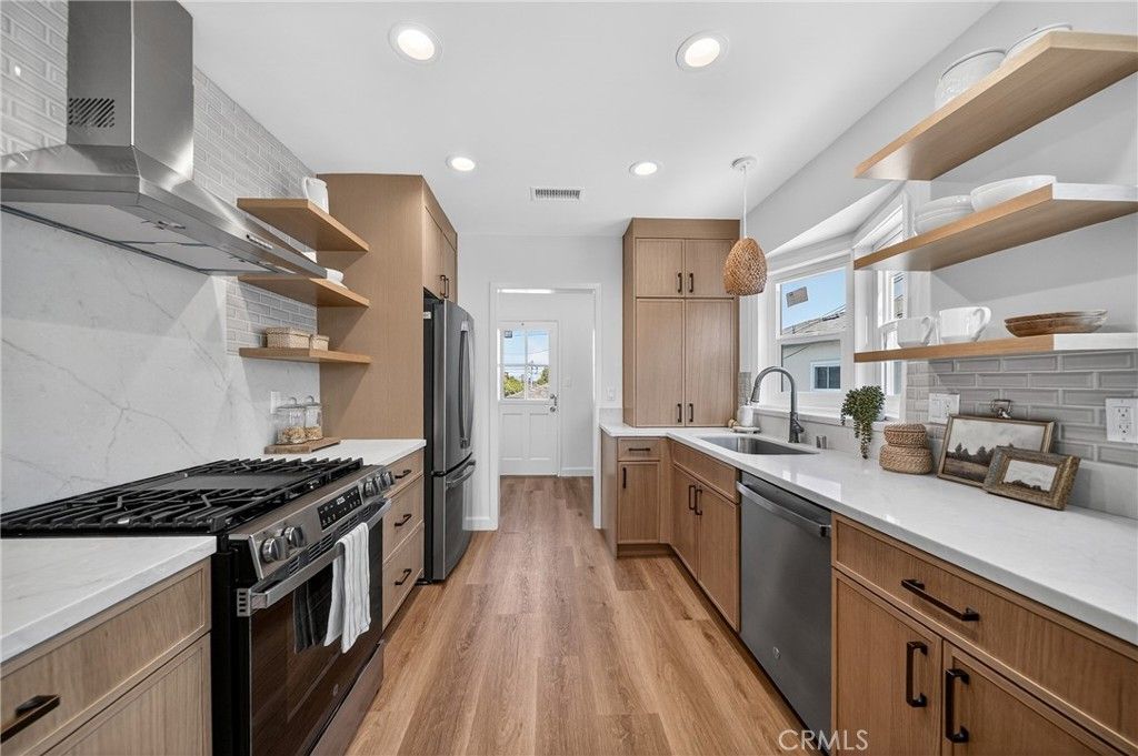 Image 16 of property listing at 6133 W 83rd, Los Angeles, CA 90045