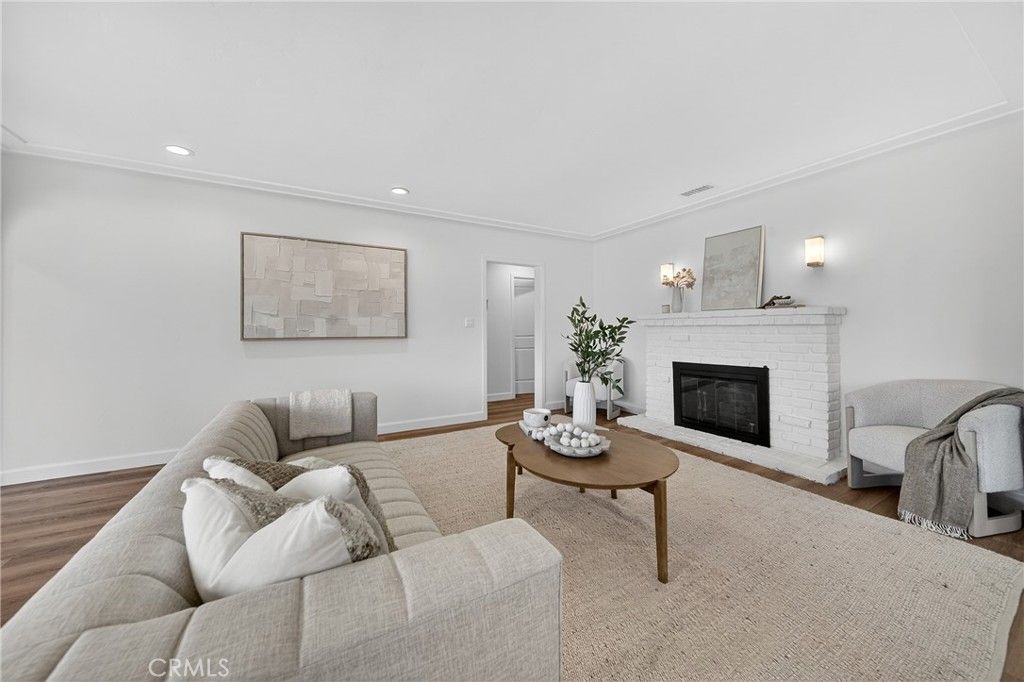 Image 6 of property listing at 6133 W 83rd, Los Angeles, CA 90045