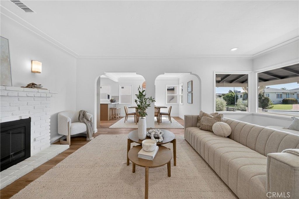 Image 7 of property listing at 6133 W 83rd, Los Angeles, CA 90045